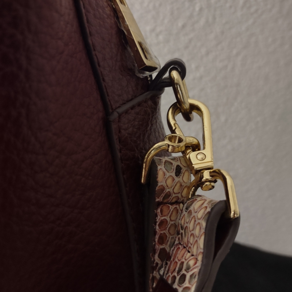 Women's Handbag - Picture 4 of 4